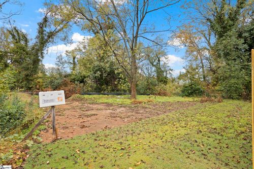 18 Dean St, Greenville, SC, 29605-3924 | Card Image