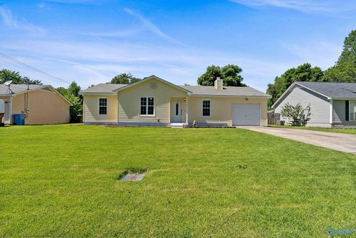 811 Sunshine St Sw, Hartselle, AL, 35640-3534 | Card Image