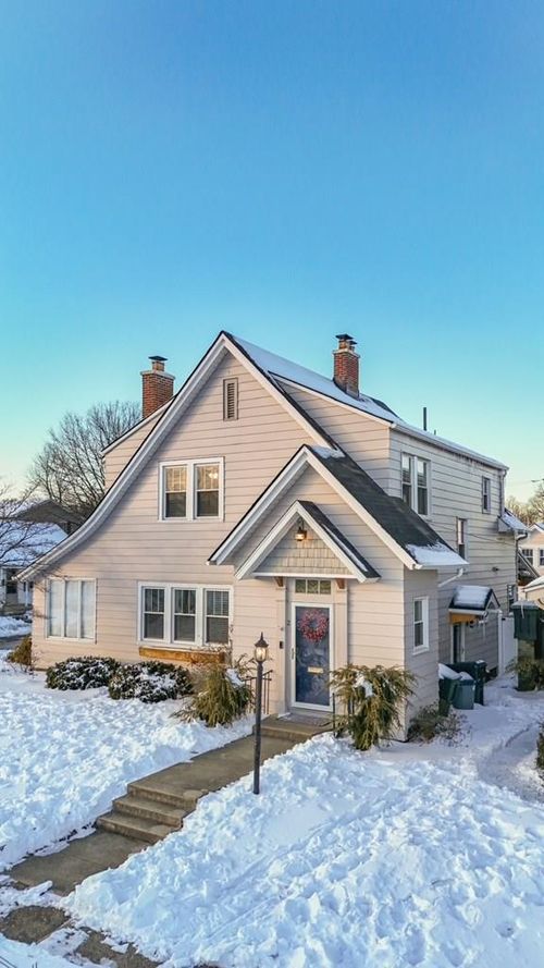 2 E Oak St, Jackson, OH, 45640-1641 | Card Image