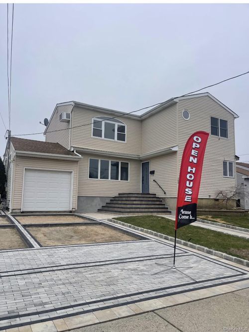 160 Saint Marks Ave, Freeport, NY, 11520-5313 | Card Image