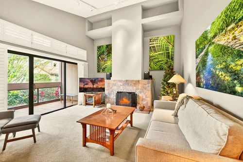 415 Village Sq W, Palm Springs, CA, 92262-7832 | Card Image