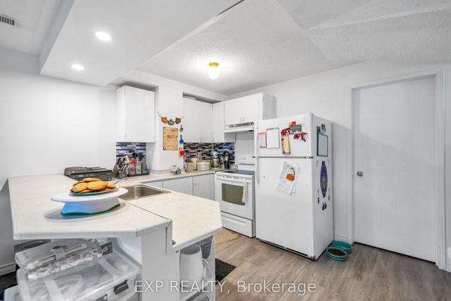 679 Frobisher Crt, House attached with 5 bedrooms, 3 bathrooms and 4 parking in Oshawa ON | Image 29