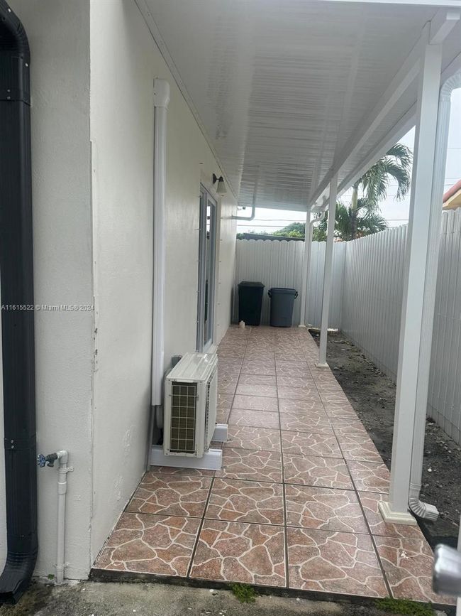 EFFICIENCY - 1370 W 84 Th St, Home with 1 bedrooms, 1 bathrooms and null parking in Hialeah FL | Image 18