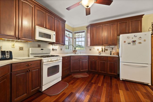 225 Hilltop Rd, Home with 3 bedrooms, 3 bathrooms and null parking in East Bernstadt KY | Image 8