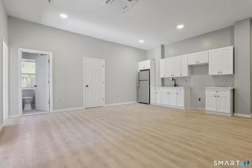 3-215 Bank St, New London, CT, 06320-6042 | Card Image