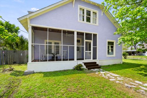 901 Kimbro St, Taylor, TX, 76574-2515 | Card Image