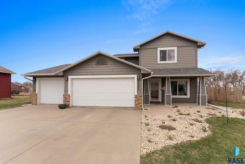 1102 Hemlock Cir Circle, Harrisburg, SD, 57032 | Card Image