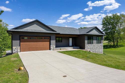 1730 Parkside Dr Ne, Solon, IA, 52333-8914 | Card Image