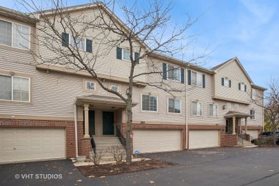 262 - 262 Monarch Drive, Condo with 3 bedrooms, 2 bathrooms and 4 parking in Streamwood IL | Image 1