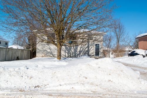 78 Eglington St, Lindsay, ON, K9V3Z5 | Card Image