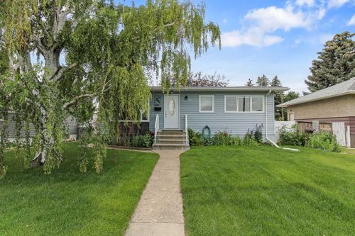 734 10 St N, Lethbridge, AB, T1H2E3 | Card Image