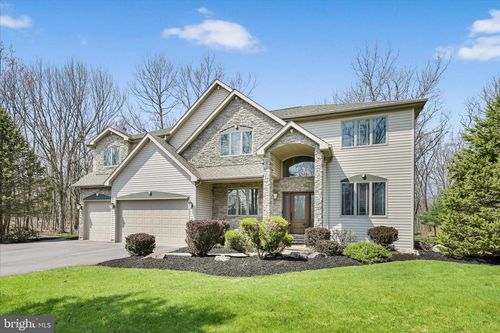 34 Golfwood Dr, Hazleton, PA, 18202-9189 | Card Image