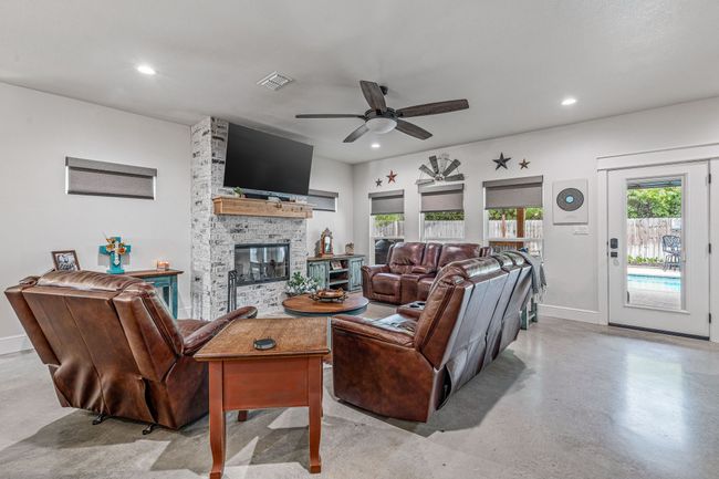 242 Little Tree, House other with 3 bedrooms, 3 bathrooms and null parking in Tolar TX | Image 13