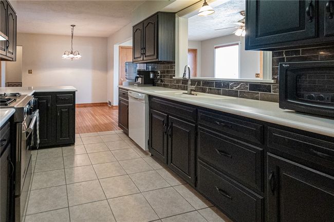 3880 Lamor Rd, House other with 3 bedrooms, 2 bathrooms and 2 parking in Hermitage PA | Image 8