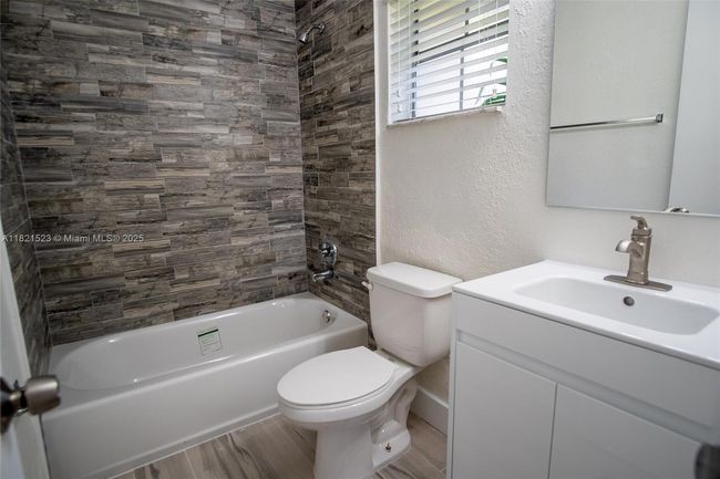 APT-1019 - 8650 Sw 67 Th Ave, Condo with 2 bedrooms, 3 bathrooms and null parking in Pinecrest FL | Image 17
