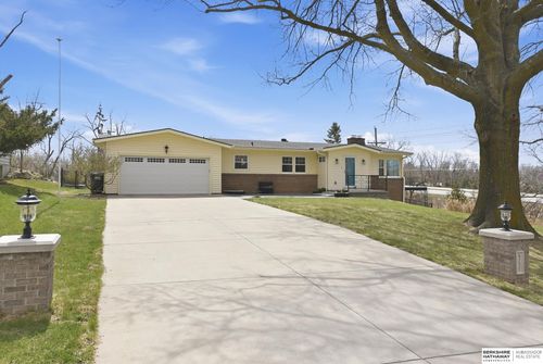 4731 Manchester Drive, Omaha, NE, 68152 | Card Image
