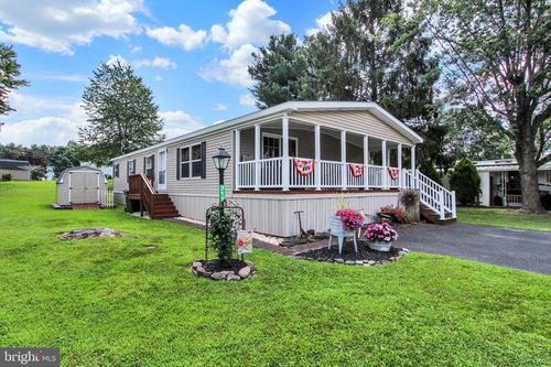 717 Lake Dr, MOUNT WOLF, PA, 17347-8714 | Card Image