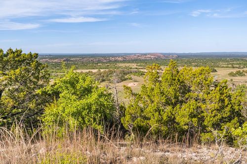 743 Welgehausen Rd, Fredericksburg, TX, 78624-6569 | Card Image