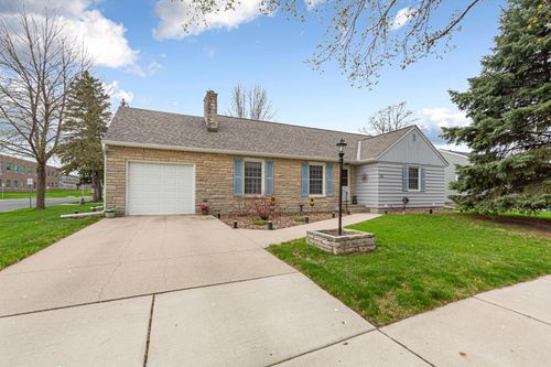 302 W Douglas St, Arlington, MN, 55307-4568 | Card Image
