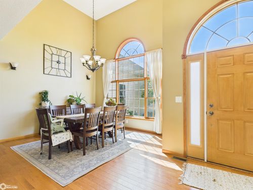 4 Bear Creek Estates Dr, Ottumwa, IA, 52501-8996 | Card Image