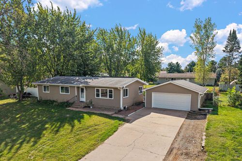 534 Derrick Dr, New Richmond, WI, 54017-2374 | Card Image