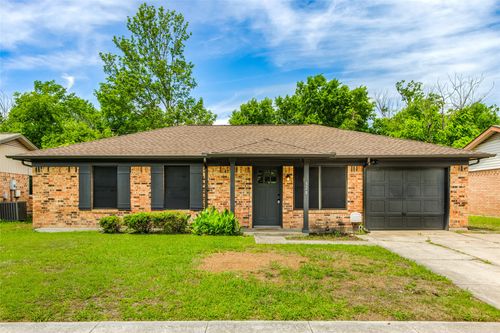 328 S 1st St, Wylie, TX, 75098-3673 | Card Image