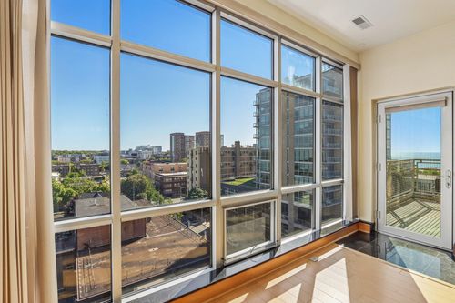 1550 E Royall Pl, Milwaukee, WI, 53235 | Card Image