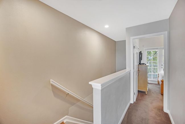 Upstairs foyer | Image 33