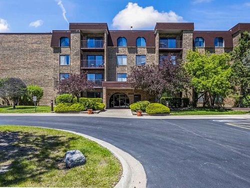 300b-2100 Valencia Dr, Northbrook, IL, 60062-7075 | Card Image