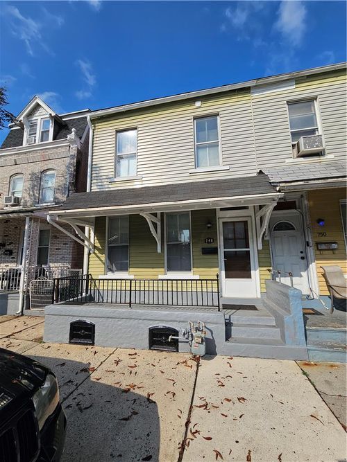 748 N 8th St, Allentown, PA, 18102-2364 | Card Image