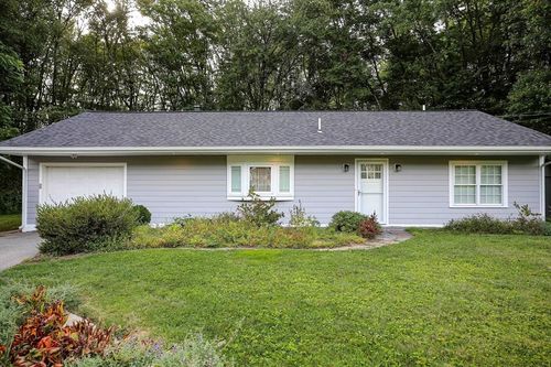 6 Walker St, Westborough, MA, 01581-1732 | Card Image