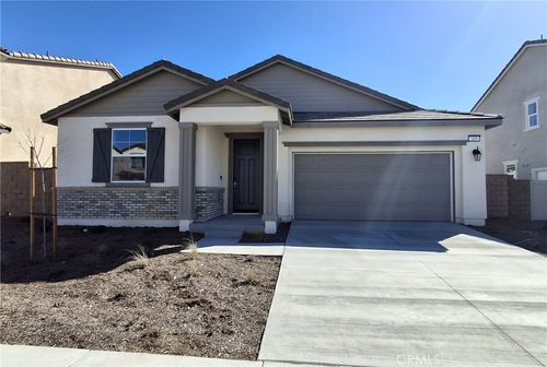 209 Everlast Ct, Hemet, CA, 92543-8423 | Card Image