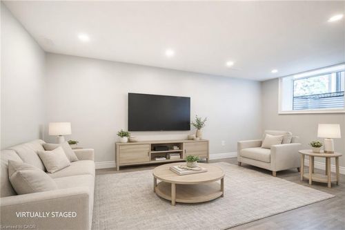 2-5482 Randolph Cres, Burlington, ON, L7L3C5 | Card Image