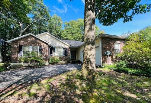 5193 Seneca Way, Tobyhanna, PA, 18466-7901 | Card Image