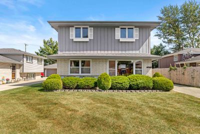 8431 Melvina Avenue, House other with 5 bedrooms, 2 bathrooms and 2 parking in Burbank IL | Image 2