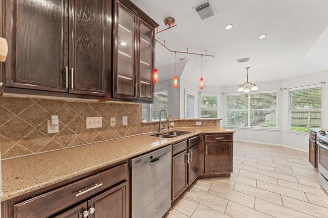 1907 Vineyard Hill Ct, House other with 3 bedrooms, 2 bathrooms and 2 parking in Pearland TX | Image 14