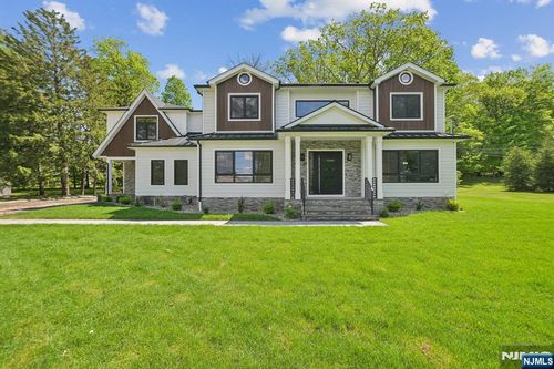 5 Foxcroft Dr, Livingston, NJ, 07039-2613 | Card Image