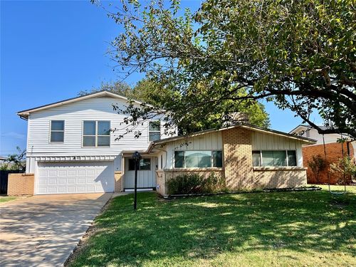 415 W Ercoupe Dr, Midwest City, OK, 73110-2904 | Card Image