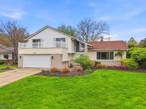 5592 Kilbourne Dr, Lyndhurst, OH, 44124-3829 | Card Image