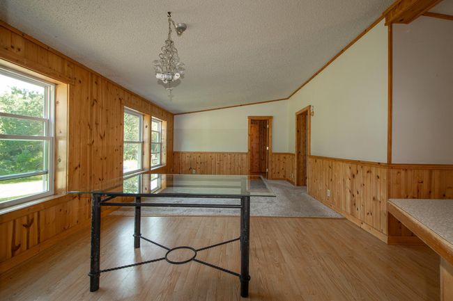 Dining and Family Area | Image 7