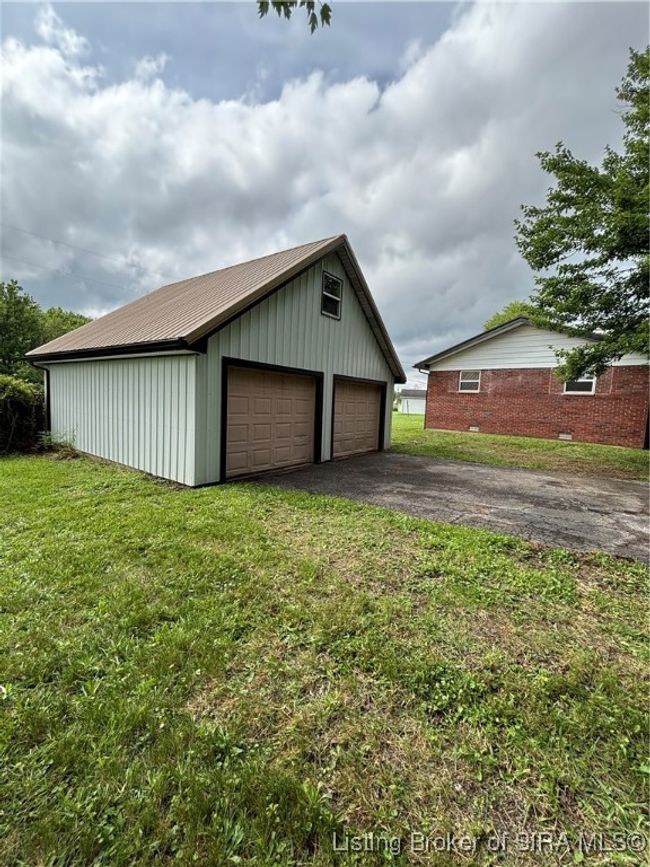 2318 Lake View Dr, Home with 4 bedrooms, 2 bathrooms and null parking in Austin IN | Image 7