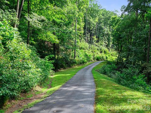 000 Falling Water Dr, Burnsville, NC, 28714 | Card Image