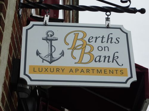 apt-202-153 Bank St, New London, CT, 06320-6079 | Card Image