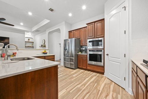 2520 Klemm St, New Braunfels, TX, 78132-5127 | Card Image