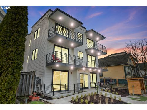 121 N Going St, Portland, OR, 97217-3049 | Card Image