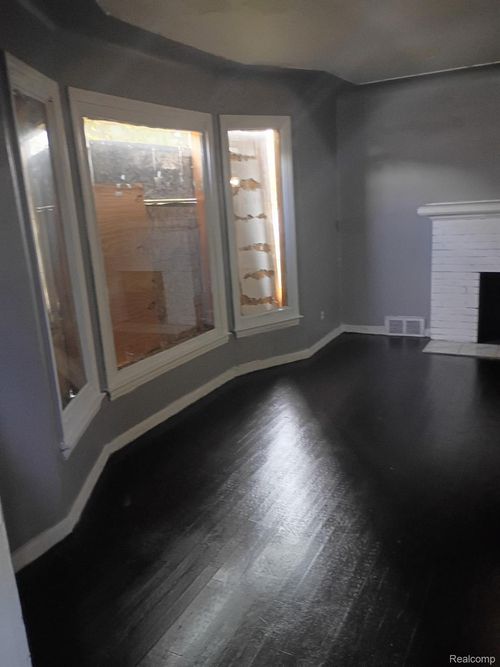 15309 Mapleridge St, Detroit, MI, 48205-3026 | Card Image