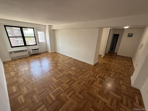 11e-123-40 83 Avenue, New York, NY, 11435 | Card Image