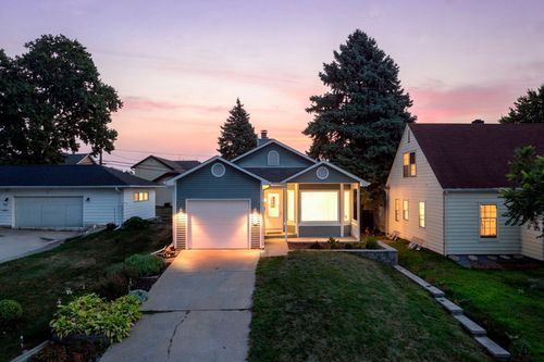 737 6th Ave Nw, New Brighton, MN, 55112-2718 | Card Image