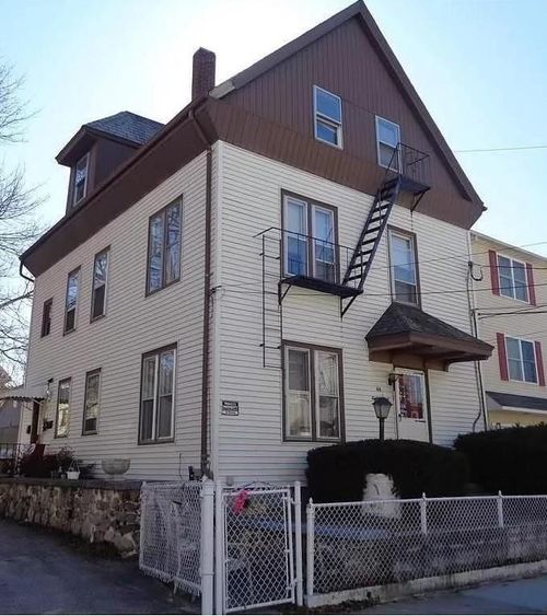88 Bagley St, Central Falls, RI, 02863-1647 | Card Image
