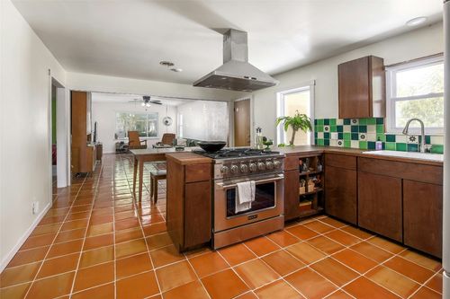 1016 Randall St, Taylor, TX, 76574-1573 | Card Image